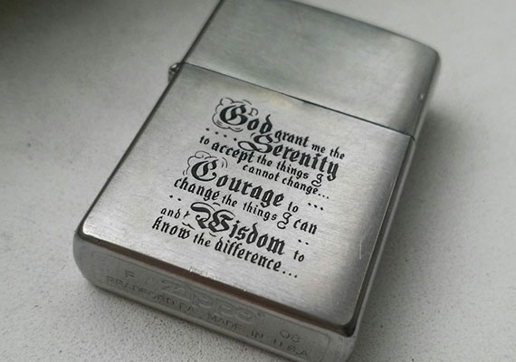 Лазерная гравировка зажигалок